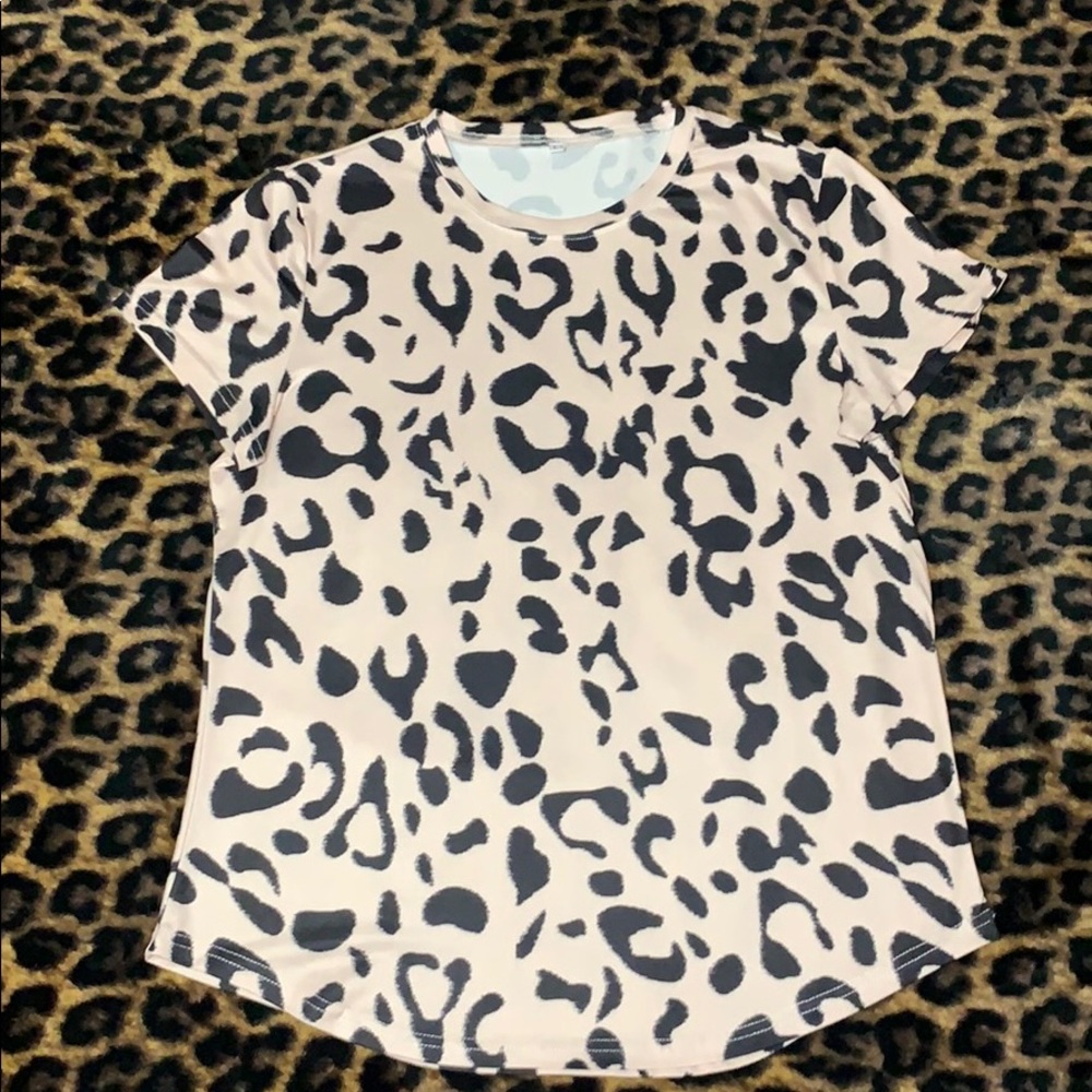 Leopard print graphic T